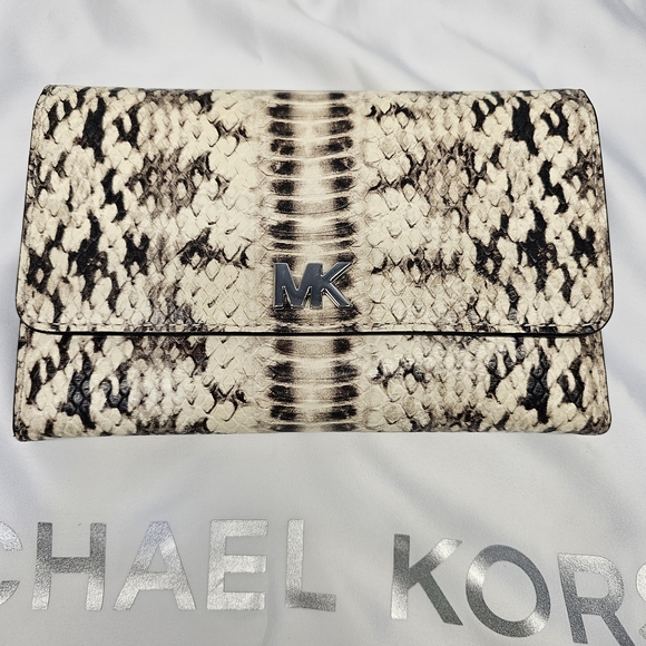 Michael Kors Cream and Tan Snake Print Wallet Genuine Leather - Picture 1 of 7